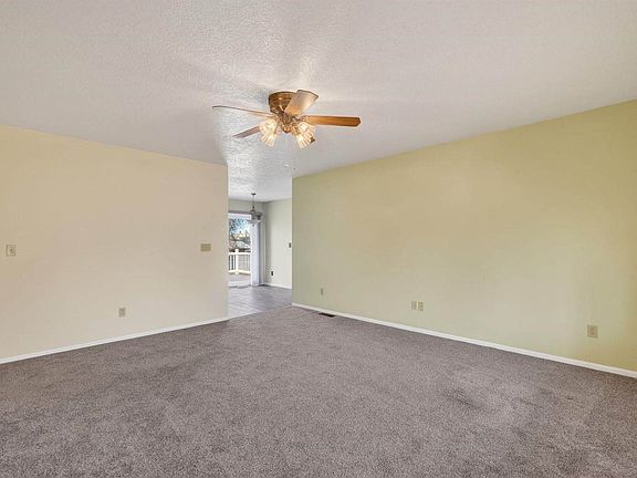 3rd image of 580 Calder Ave