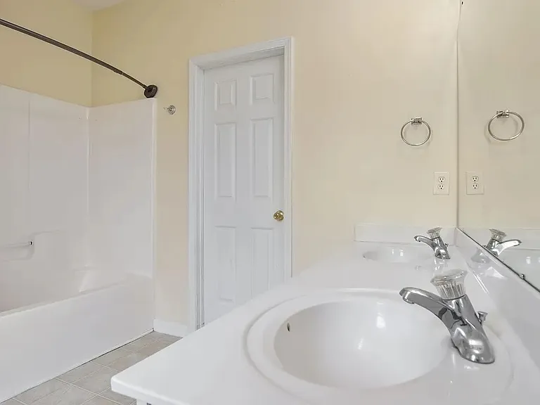 517 Logan Rd — Photo 6