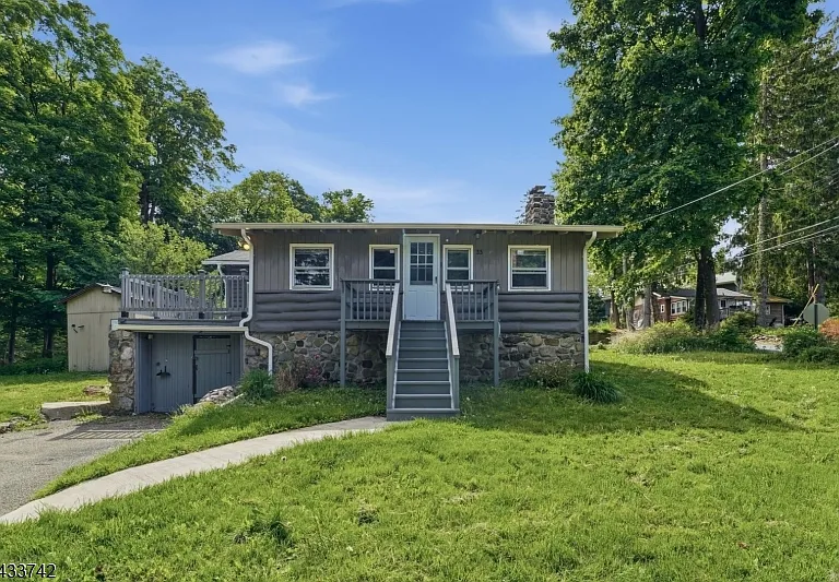 33 Hillside Ave — Photo 2