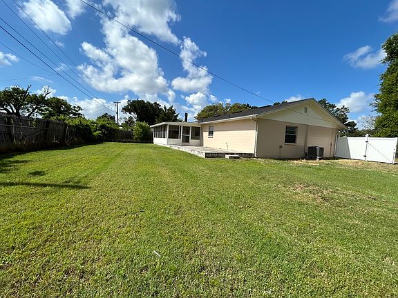 3rd image of 1232 E Honeytree Ln