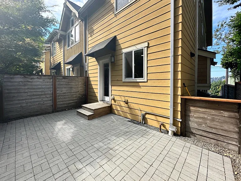 15 W Florentia St — Photo 24