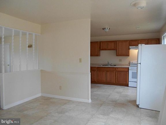 4th image of 407 S Brooks Dr