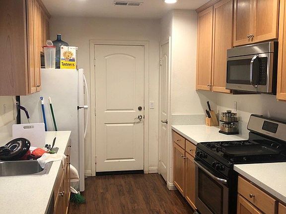 5th image of 353 Claydelle Ave