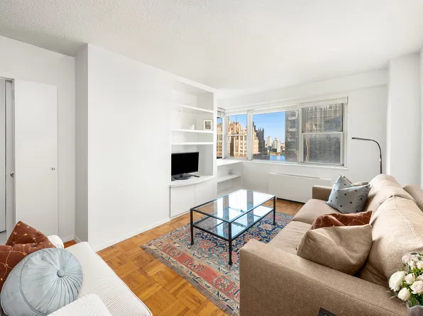 300 E 40th St, New York, NY