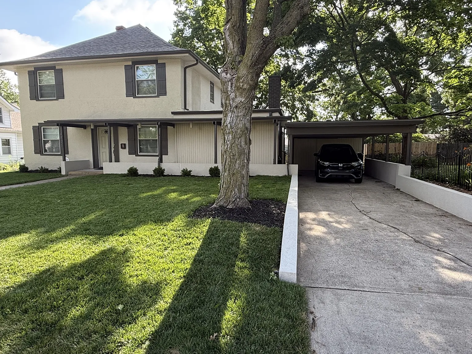 4 bed, 2320 sqft, $3,200 — Photo 2