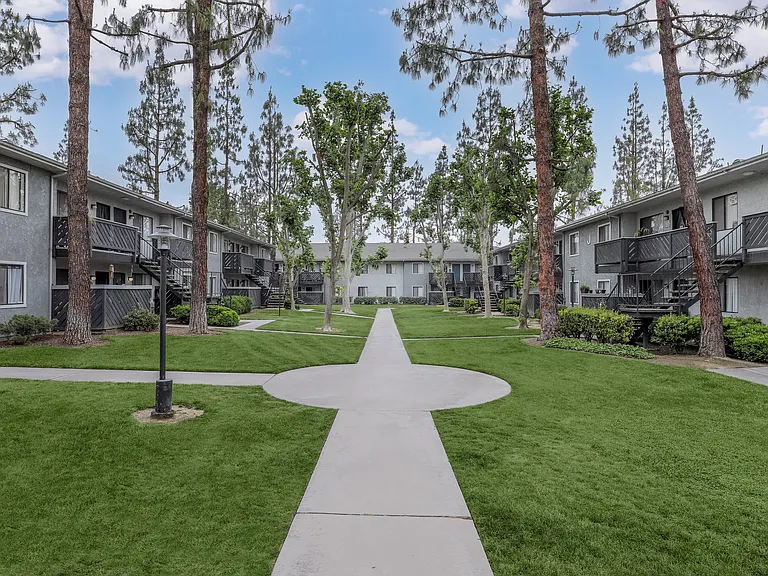 Creekside Village — Photo 4