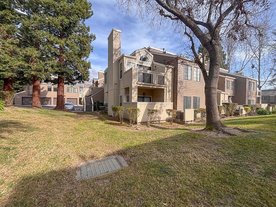 1st image of 450 Pine Ridge Dr