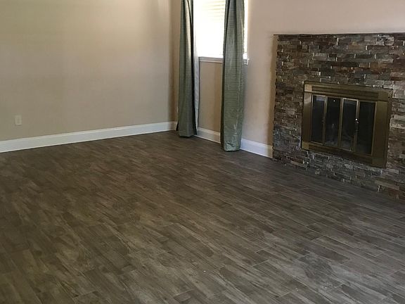 4th image of 1130 Pinecroft Dr