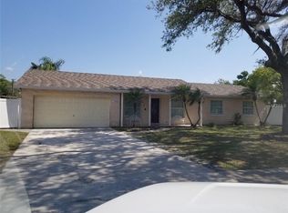 1001 Pinegrove Dr, Brandon, FL 33511