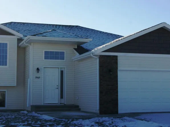 3969 11th St S, Moorhead, MN 56560