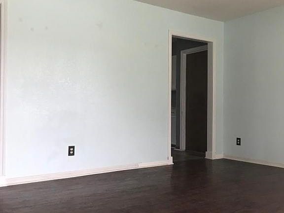 2nd image of 212 W Cherokee Dr
