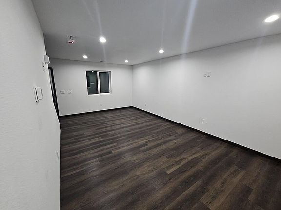 4th image of 1001 Covey Run Rd #M-12