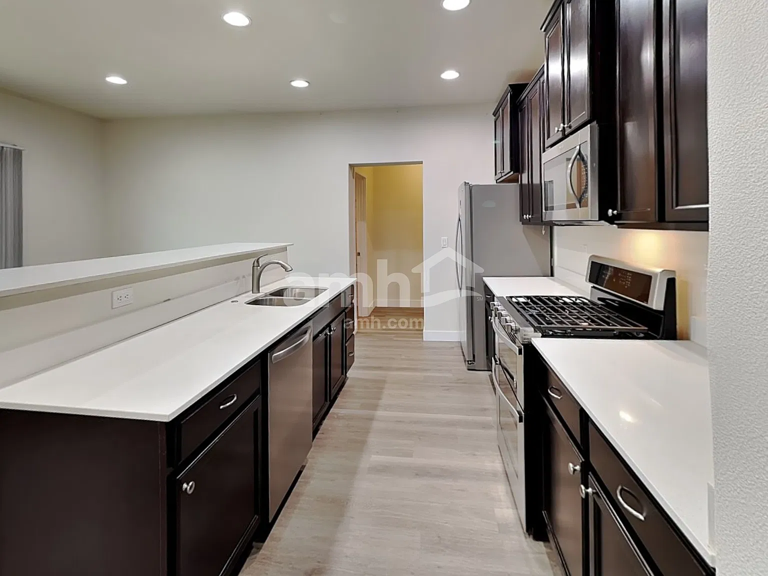 3 bed, 2.5 bath, 2159 sqft, $3,275 — Photo 4