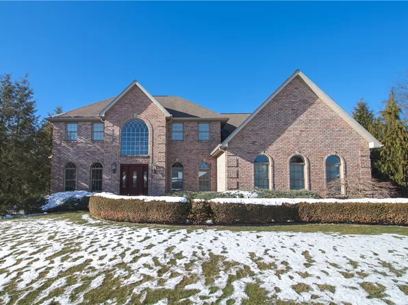 9831 Fox Chase Dr, North Huntingdon, PA 15642