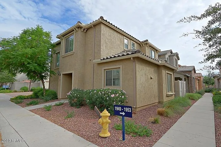 3 bed, 2.5 bath, 1655 sqft, $2,150 — Photo 2