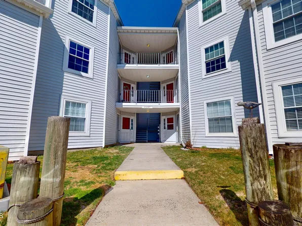 619 Waters Edge Drive, Toms River, NJ 08753