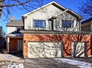212 College Dr, Mount Prospect, IL 60056