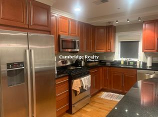 8 Russell St #2, Cambridge, MA 02140