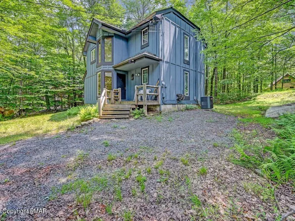2110 Trout Pond Ct, Pocono Pines, PA 18350