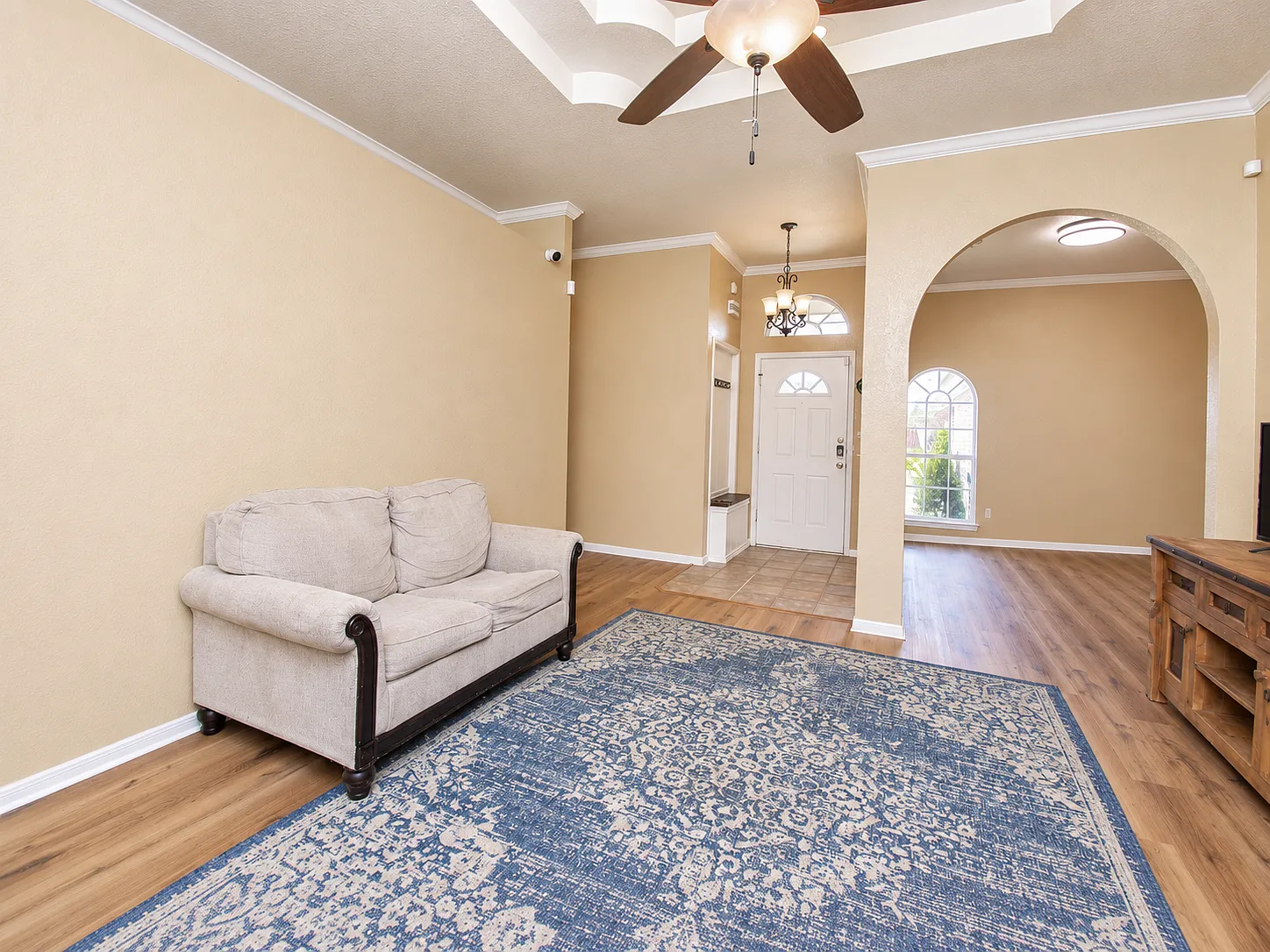 4 bed, 2.0 bath, 2156 sqft, $1,900 — Photo 4