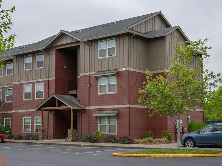 Plumtree Apartments — Photo 1