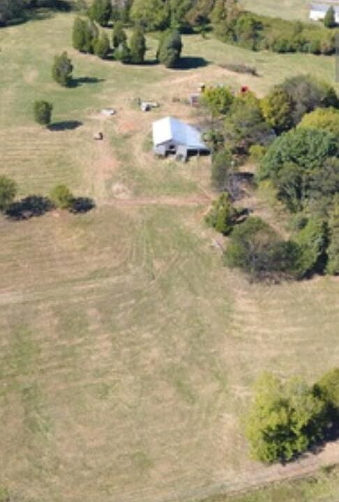 1st image of 904 Boyds Creek Hwy