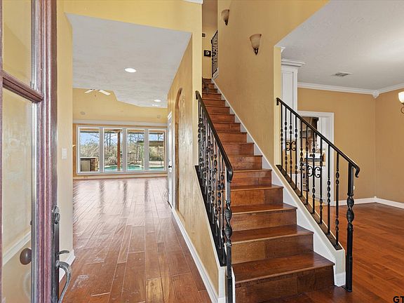 4th image of 770 Dennard St