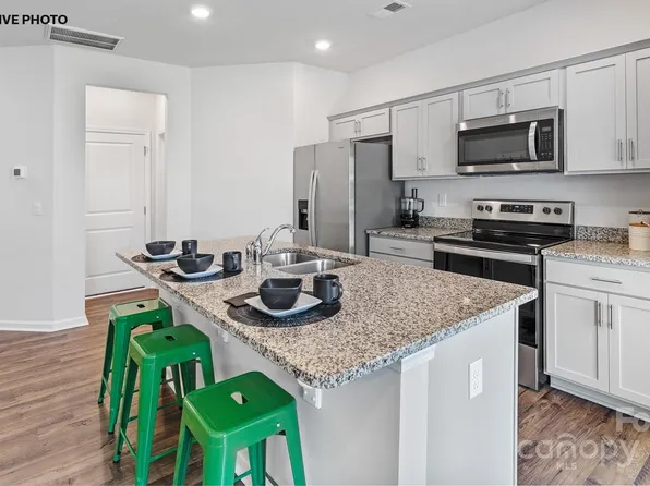 729 Wagon Cross Ct, York, SC 29745