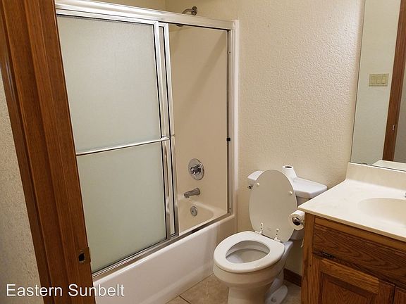 2nd image of 1308 Oakwood Cir