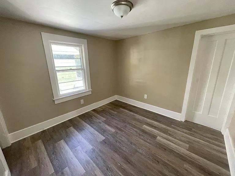112 Winterroth St #UP — Photo 4