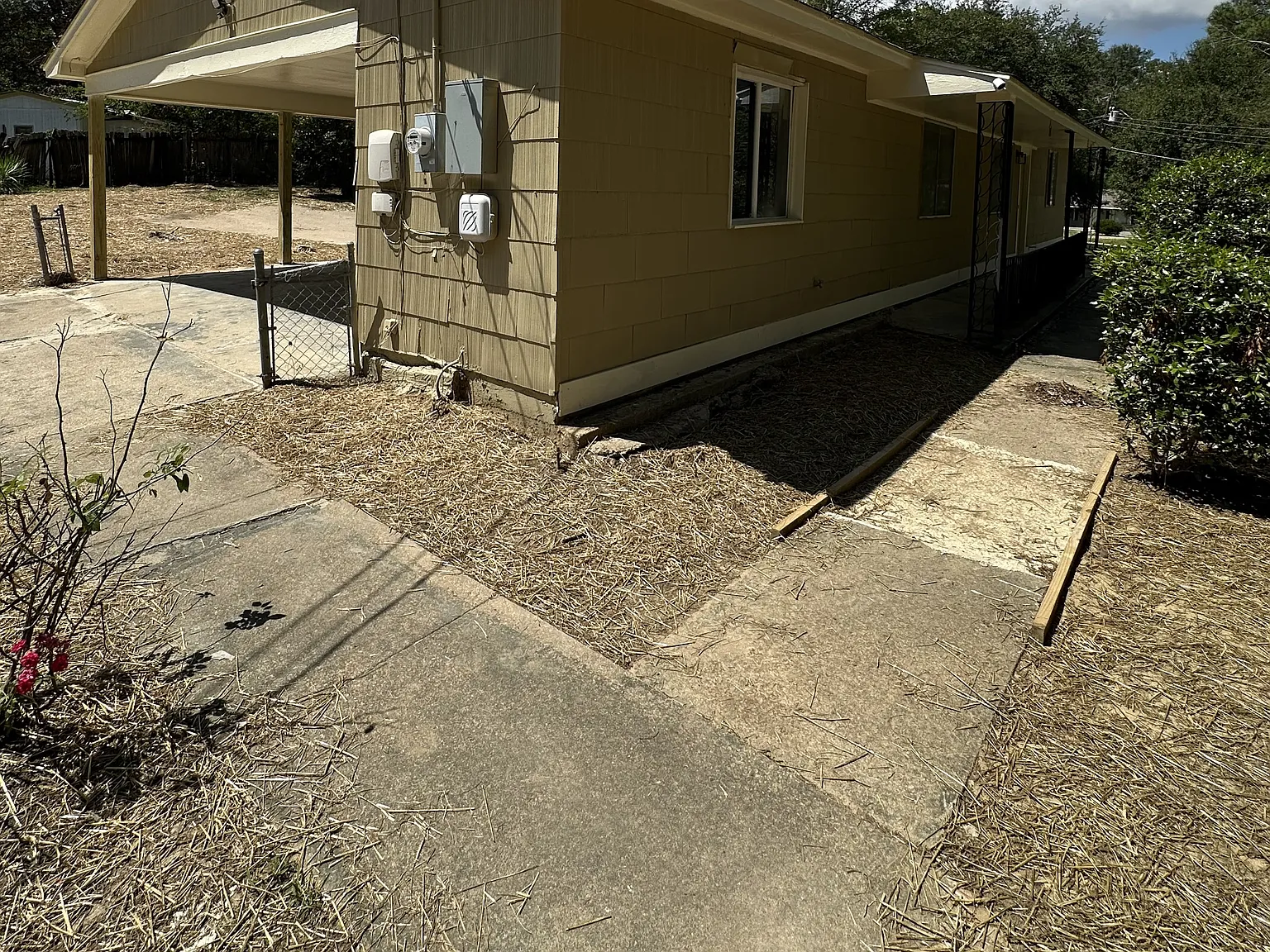3 bed, 1.5 bath, 1330 sqft, $1,350 — Photo 2