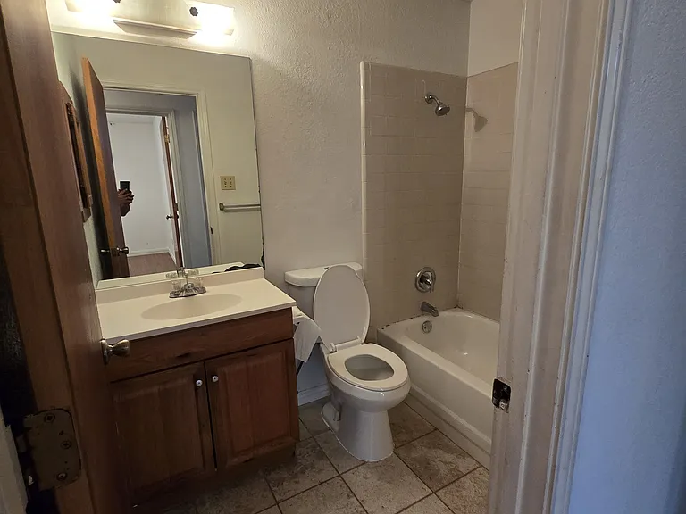 301 Colony Dr — Photo 6