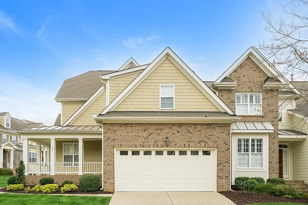 3 bed, 2.5 bath, 2692 sqft, $2,515 — Photo 1