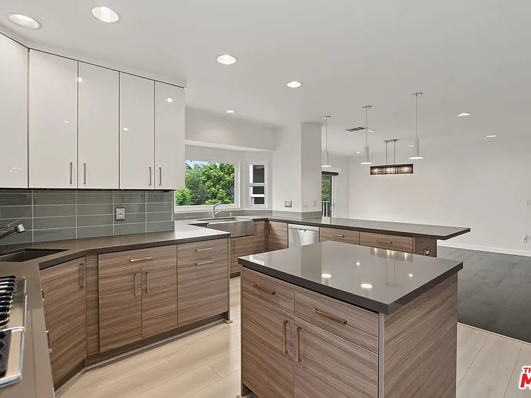 175 Barlock Ave — Photo 17