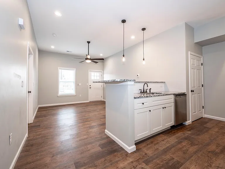 713 Lorene Cir #6 — Photo 3