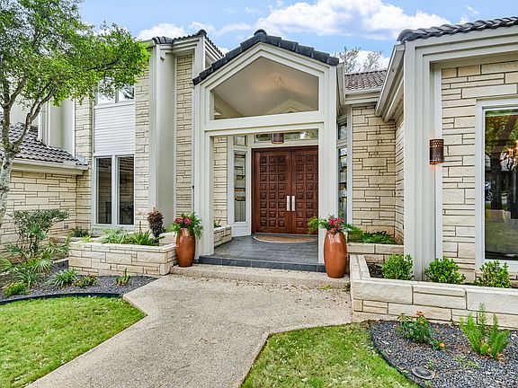 3rd image of 5802 Lookout Mountain Dr