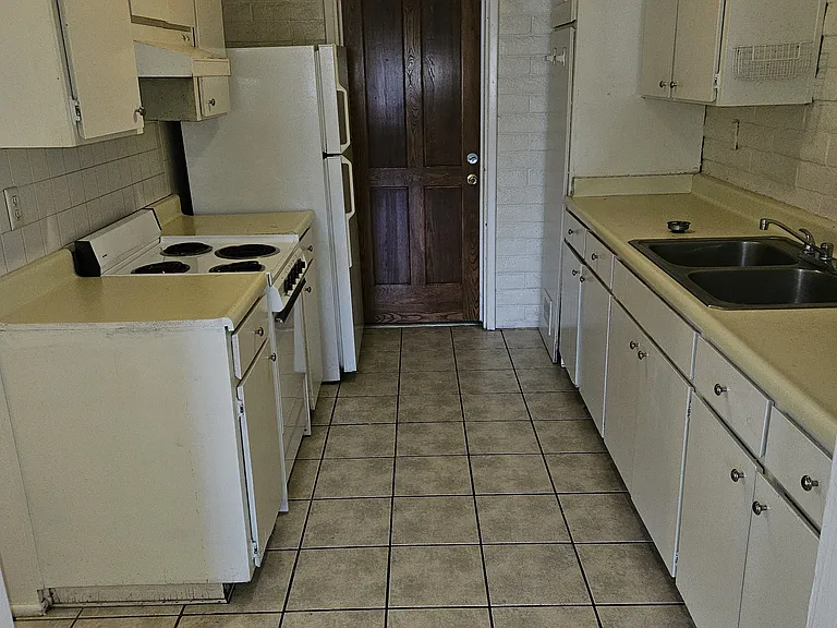 221 N Vine Ave #4 — Photo 9