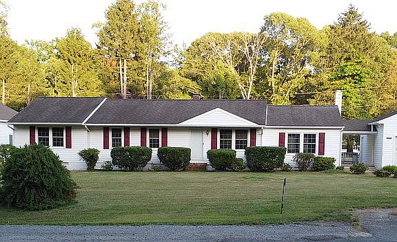 4th image of 10441 Edgewood Dr