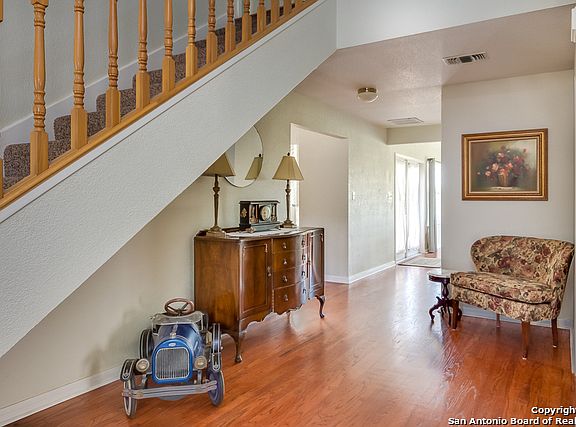 5th image of 2722 Summit Dr