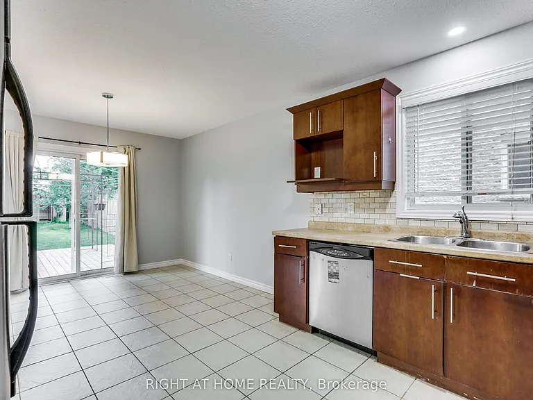 2206 Coronation Dr — Photo 14
