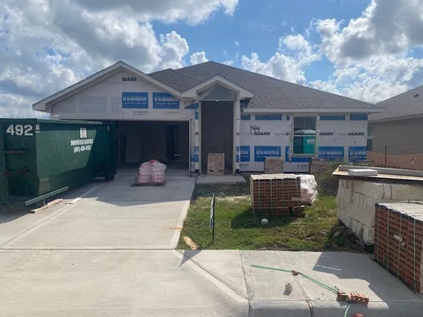 144 Donegal St, Sinton, TX 78387