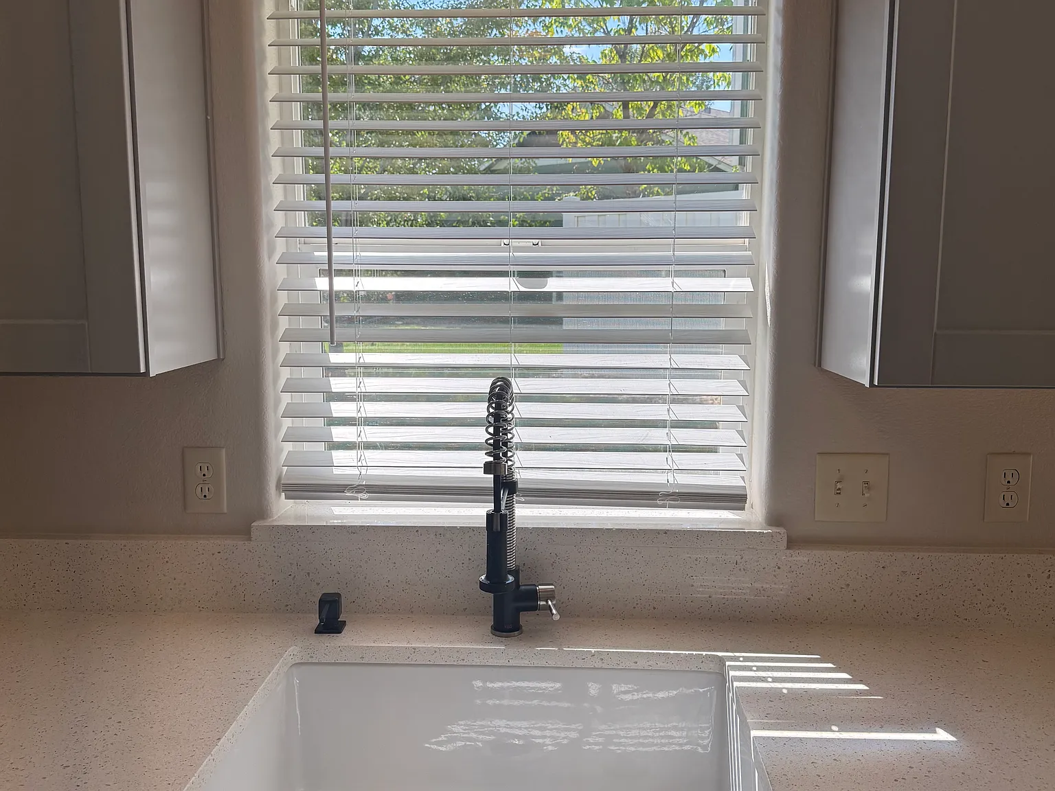 3 bed, 2.5 bath, 1294 sqft, $2,300 — Photo 3
