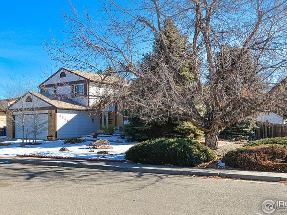 HUGE corner lot with lush landscaping!