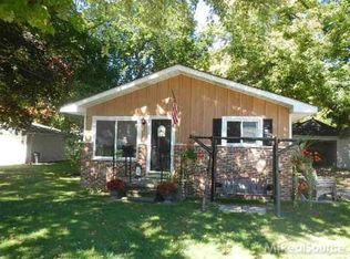 324 Edgewater Dr, Algonac, MI
