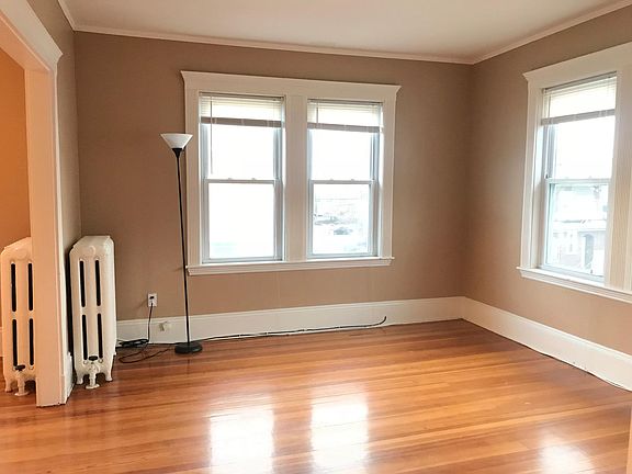 4th image of 17 Charles Ave #02
