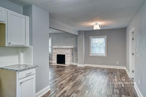 5th image of 8300 Flora Ave