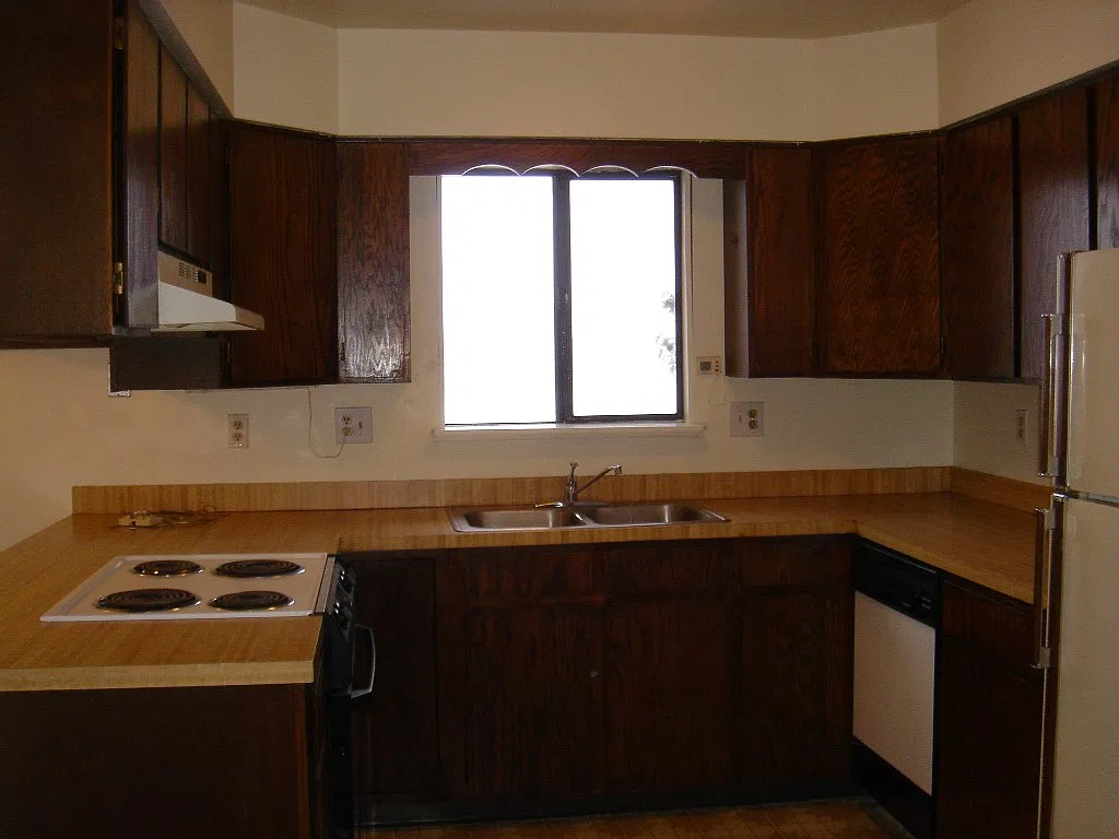 3 bed, 1.0 bath, 2028 sqft, $1,200 — Photo 1