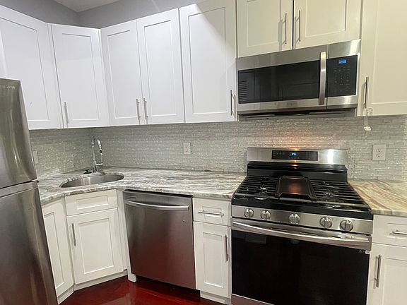 2nd image of 929 Marlborough St #5