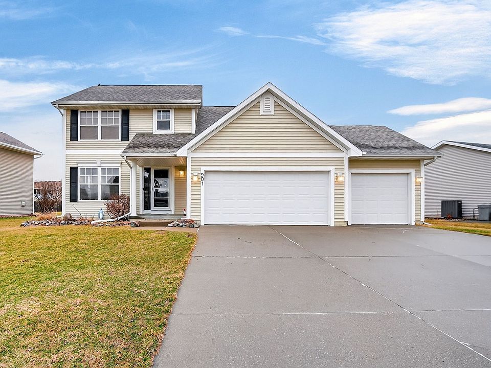 1st image of 901 SE Woodbine Dr
