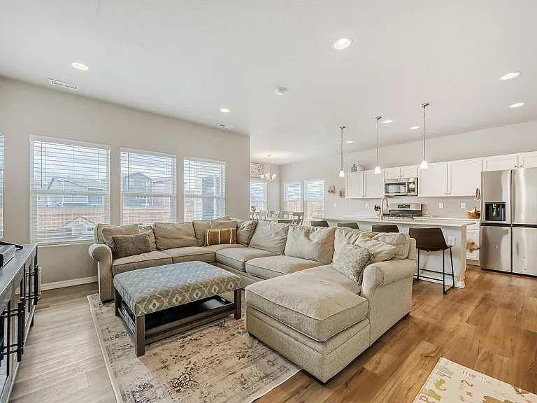 8116 Kittrick Pl — Photo 4